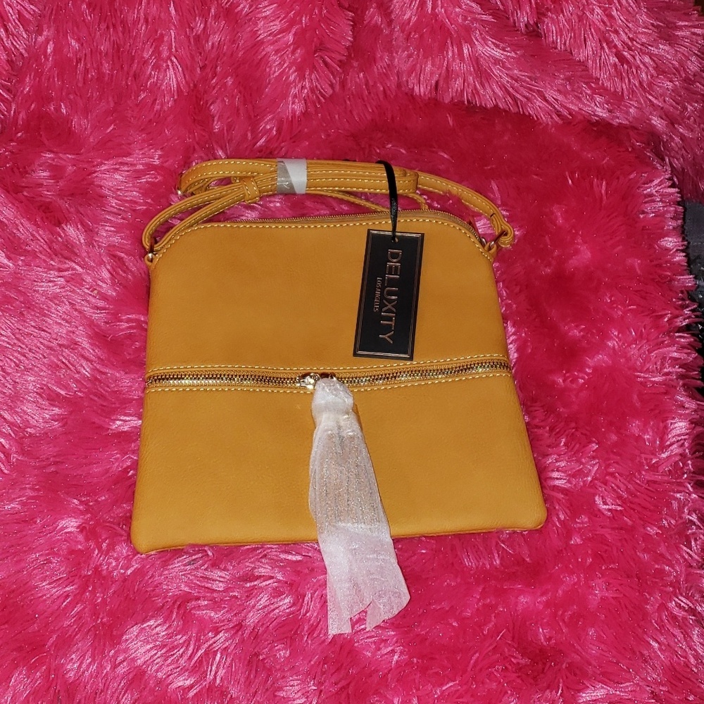 Deluxity cross body